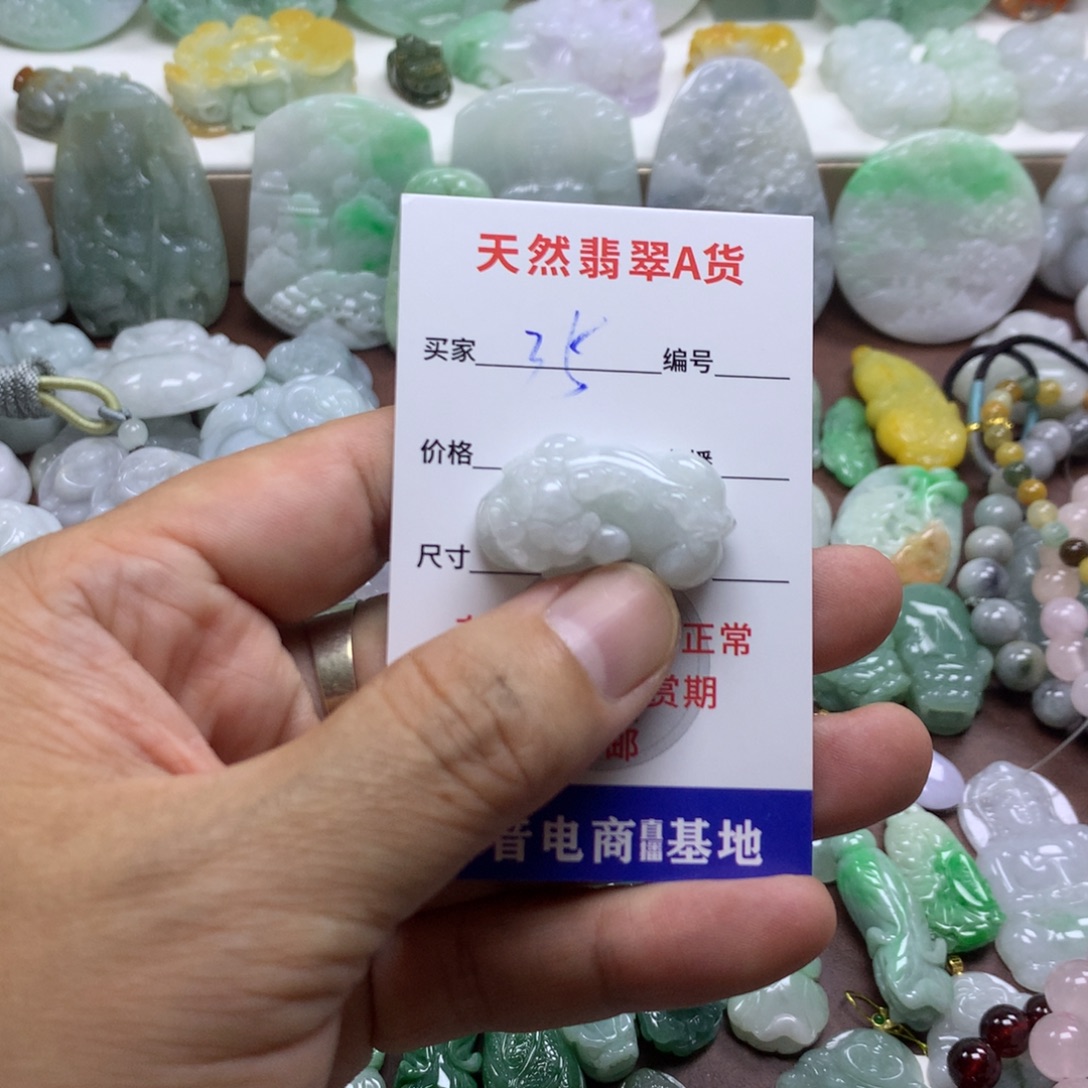 翡翠未镶嵌颈饰缅甸A货翡翠