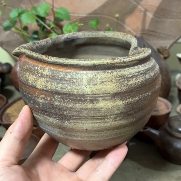 瓷片备前。        建水