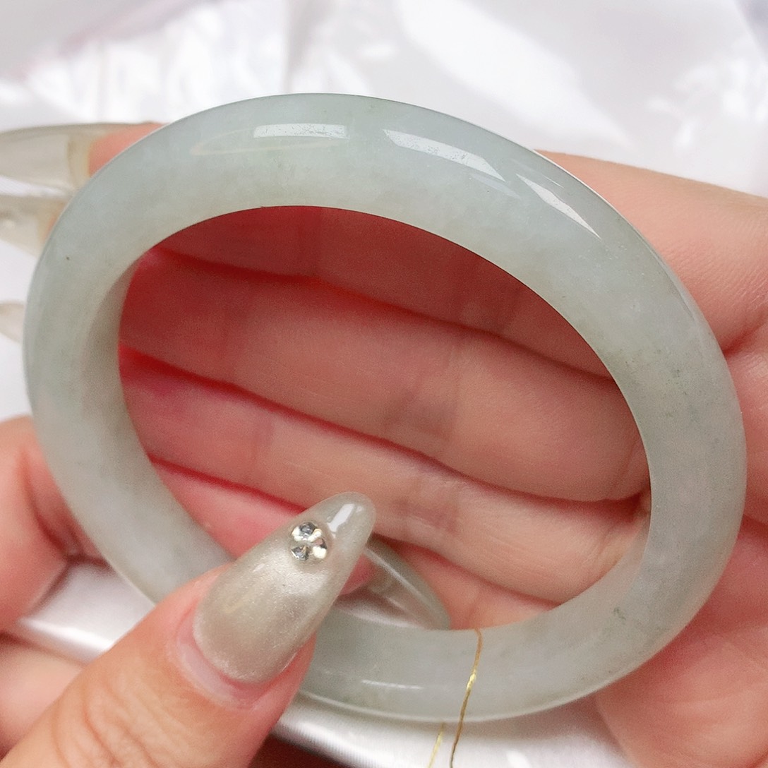 翡翠手镯未镶嵌抖音037