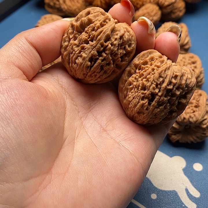 文玩核桃把件大***迹南疆