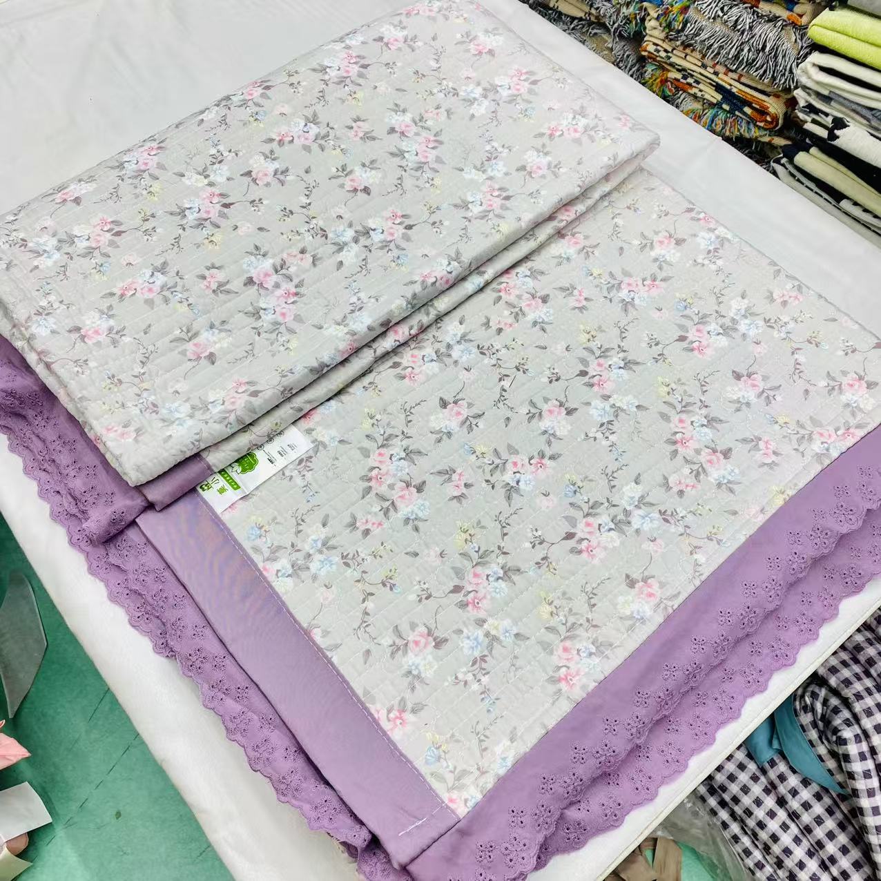 【花边床盖】<花秀-紫>2X2.3m<±5cm><含花边>绗缝多功能