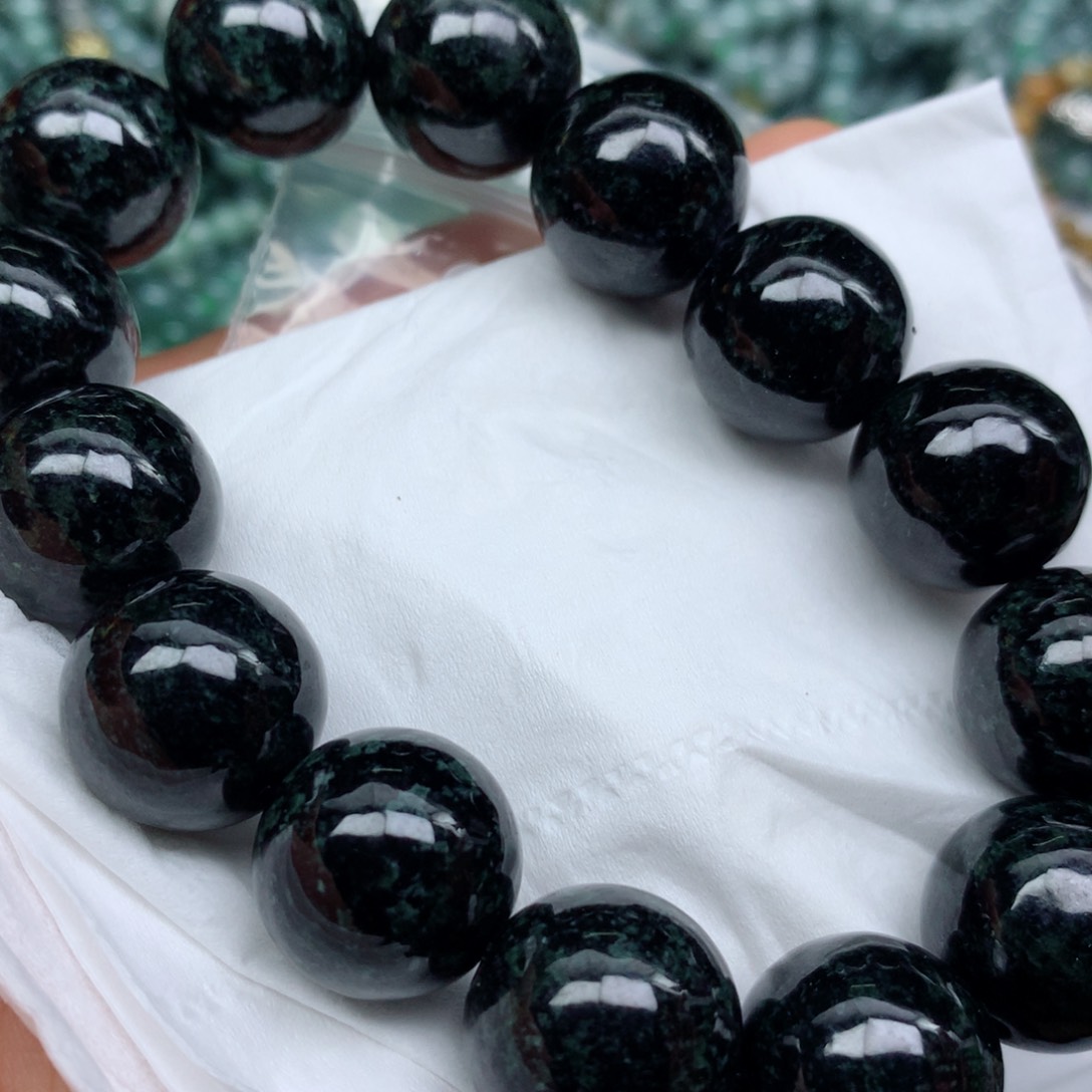 翡翠颈饰未镶嵌手串