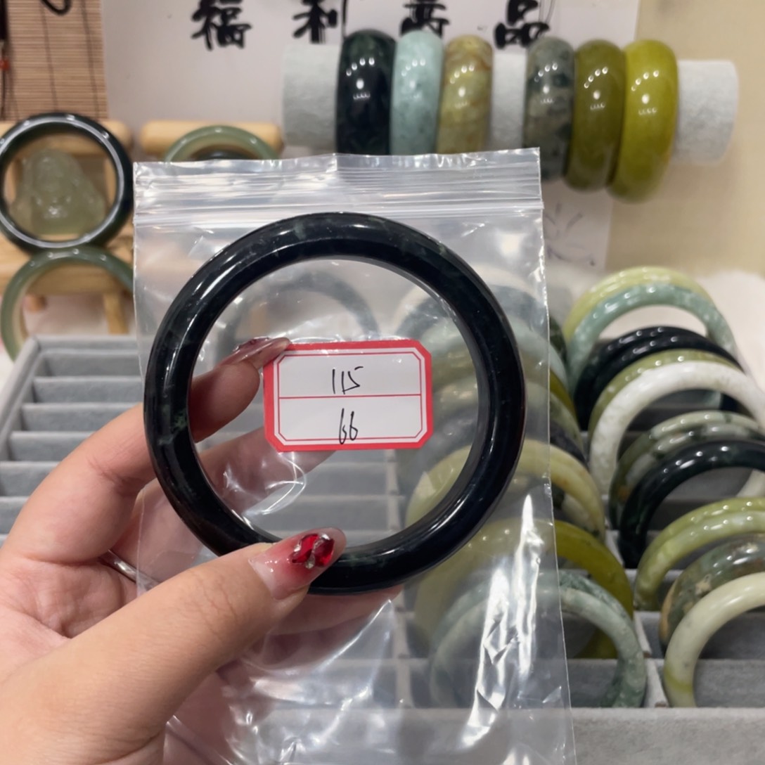 蛇纹石玉手镯未镶嵌