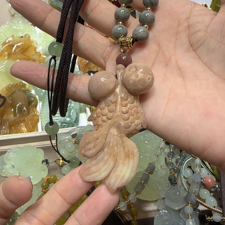 蛇纹石玉吊坠未镶嵌