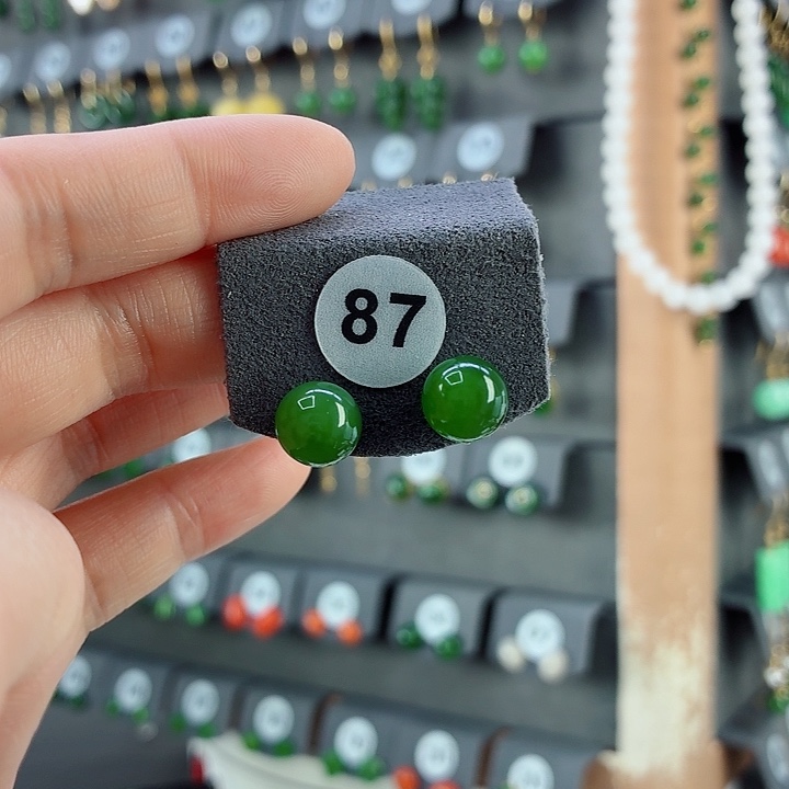 和田玉18K金镶嵌耳饰