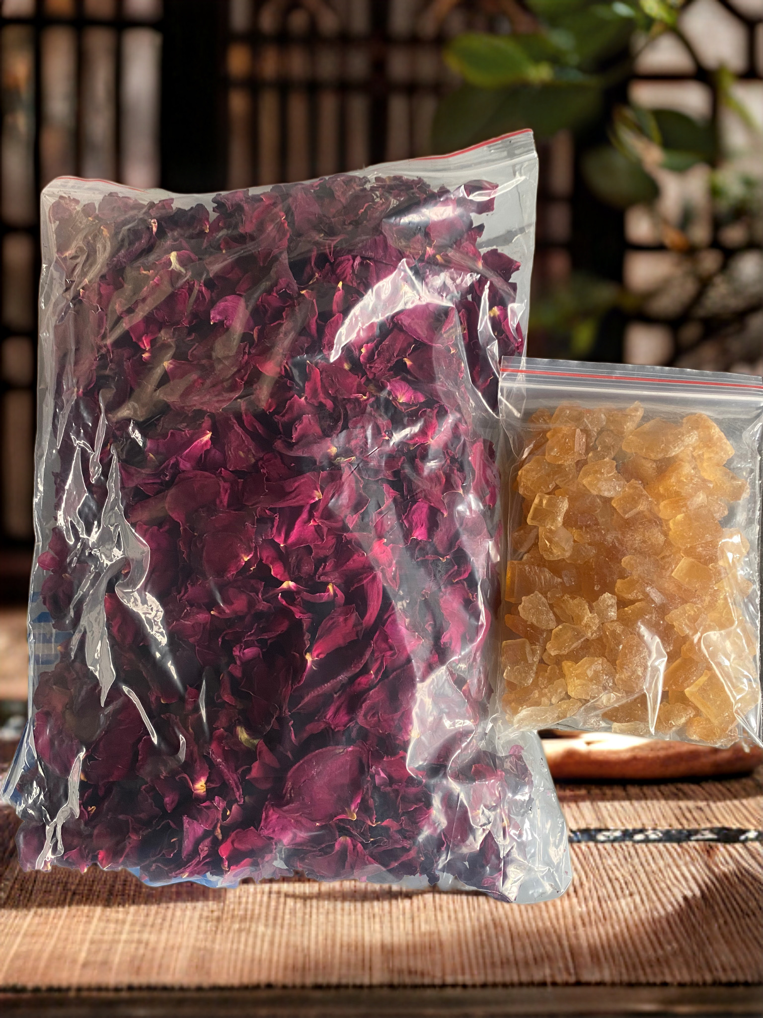云南冻干墨红玫瑰花瓣加黄冰糖泡玫瑰酒的选择