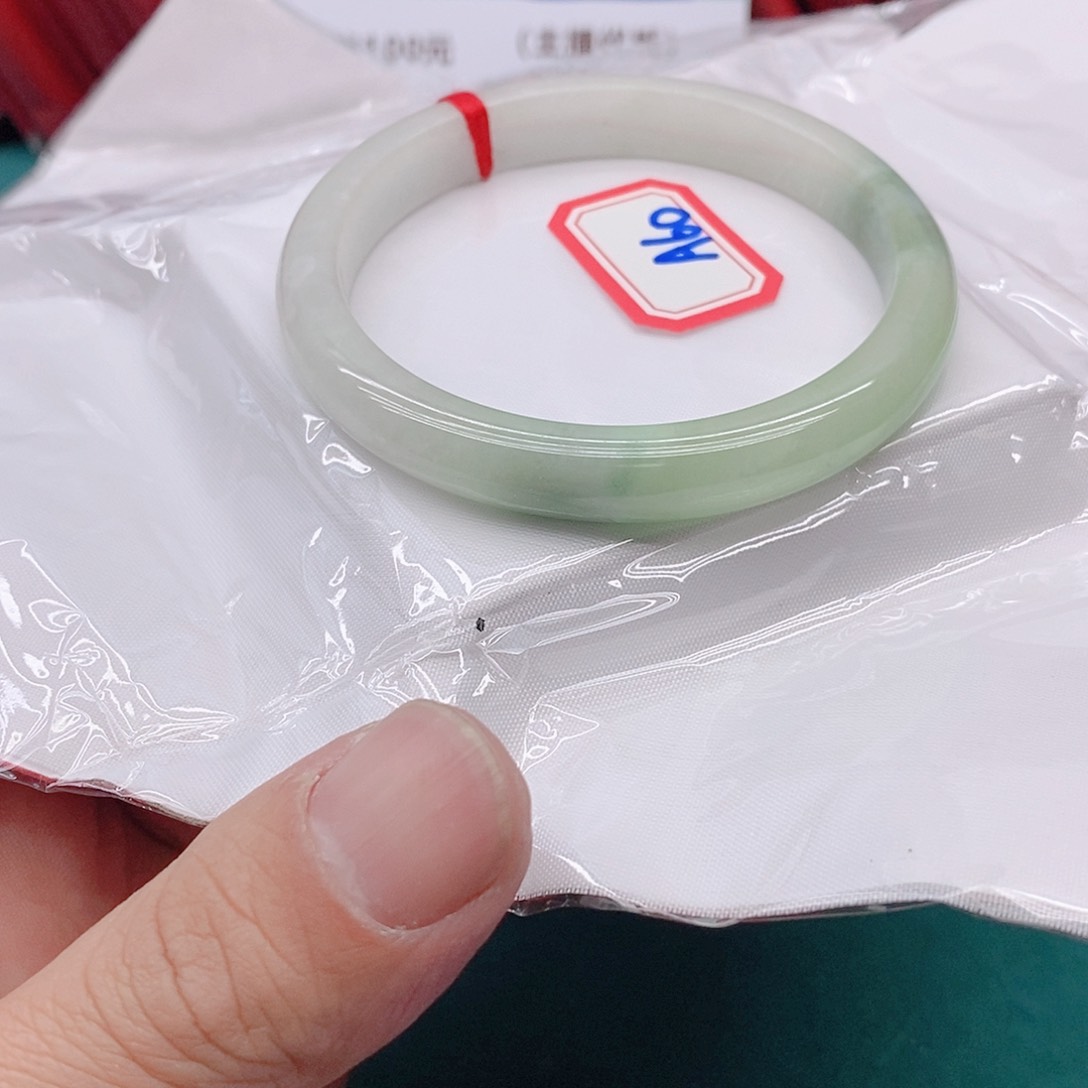 翡翠手镯未镶嵌榴*皮A600000000