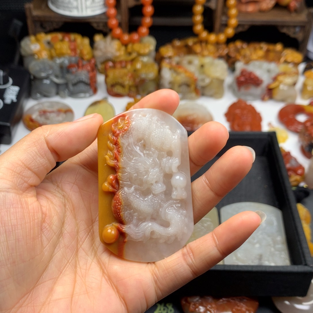 石英质玉（黄龙玉）挂件未镶嵌