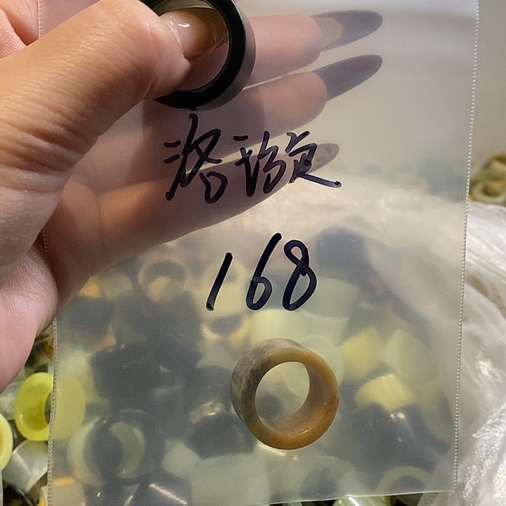 洛***璇蛇纹石玉未镶嵌戒指