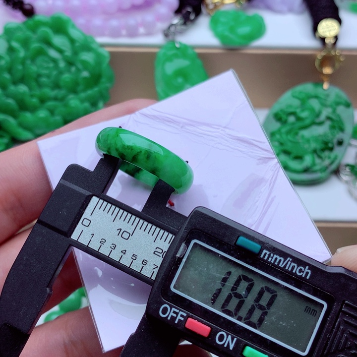 翡翠未镶嵌戒指戒指