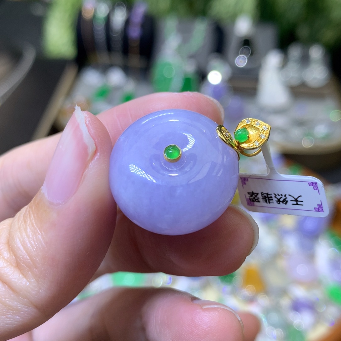 颈饰18K金镶嵌翡翠