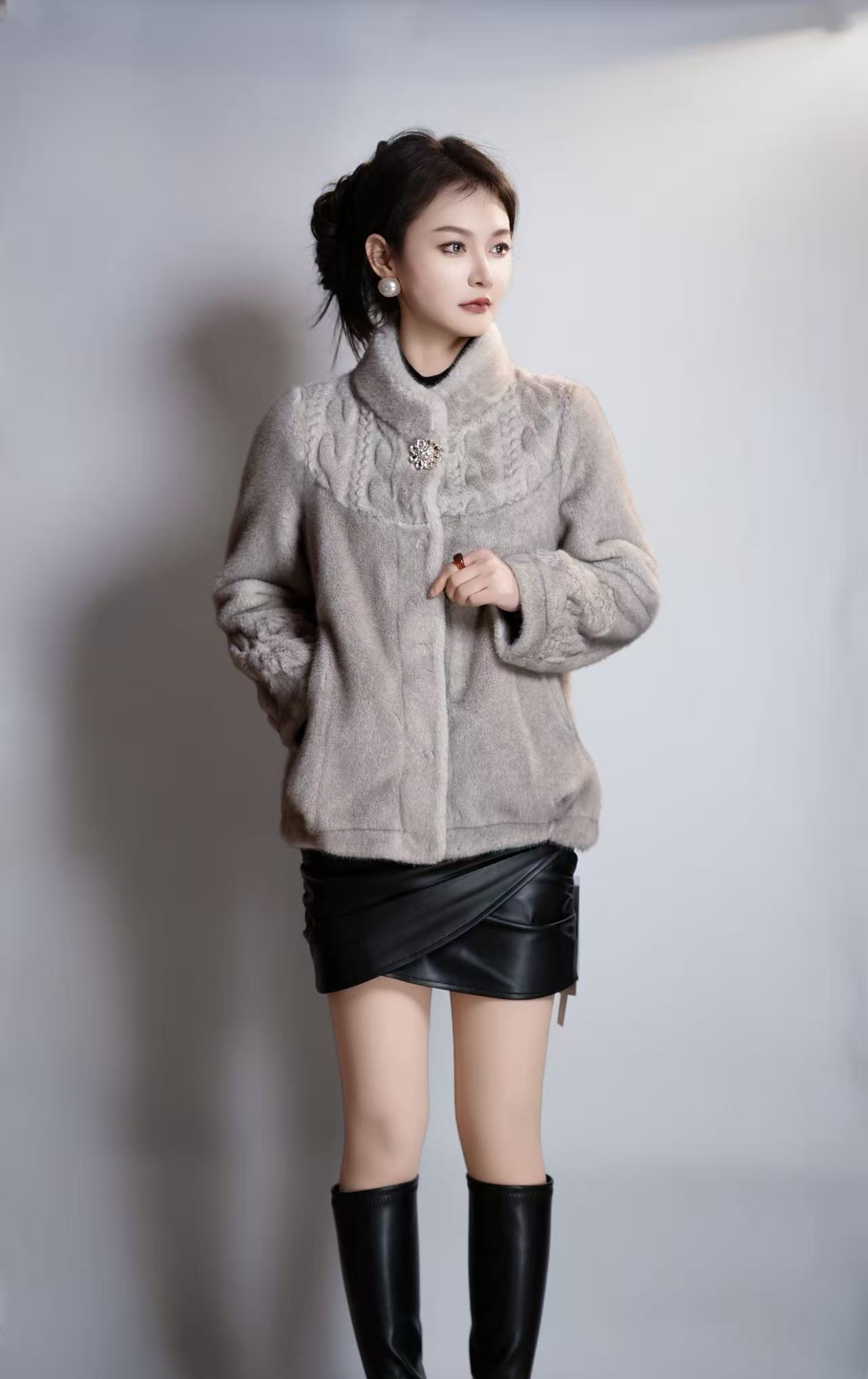 【海宁】秋冬款皮毛一体毛绒绒冬季外套洋气时尚中短款大衣