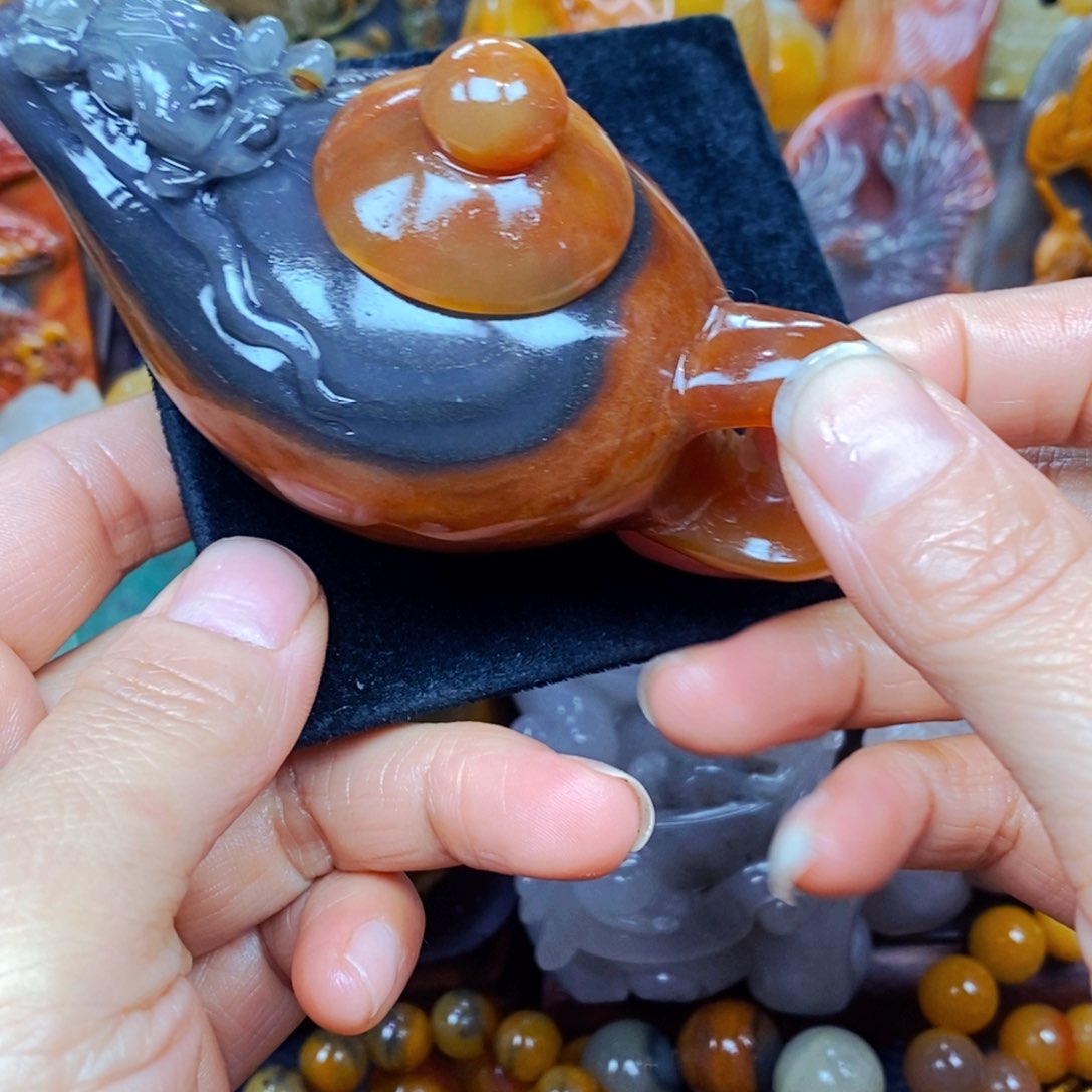 未镶嵌石英质玉（黄龙玉）颈饰
