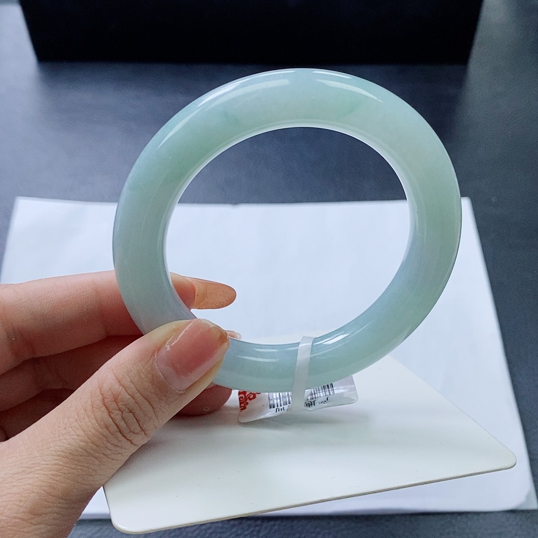 翡翠手镯未镶嵌55.8yuan tian