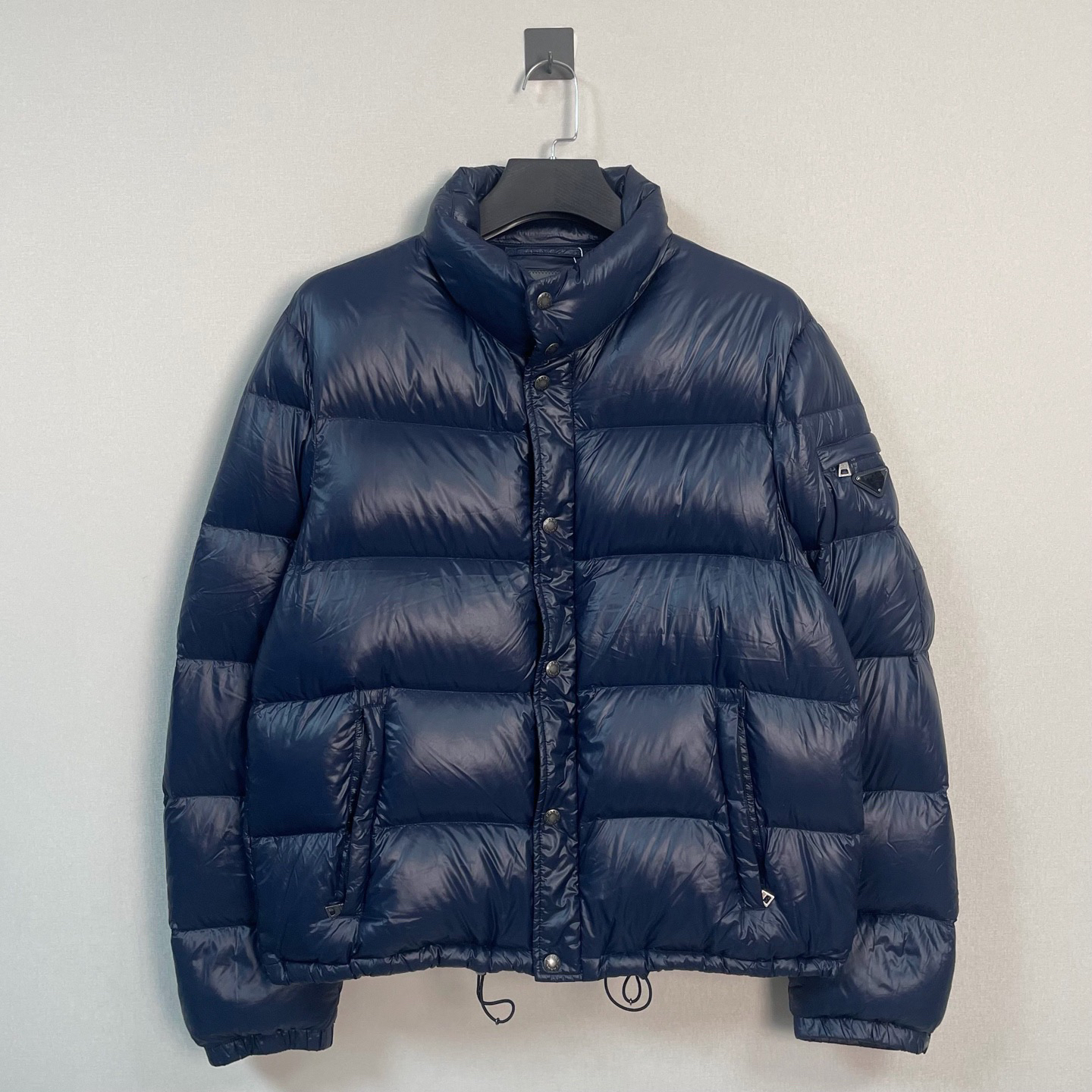 99新 Prada/普拉达 立领三角钢标亮面羽绒服/54码/价17000