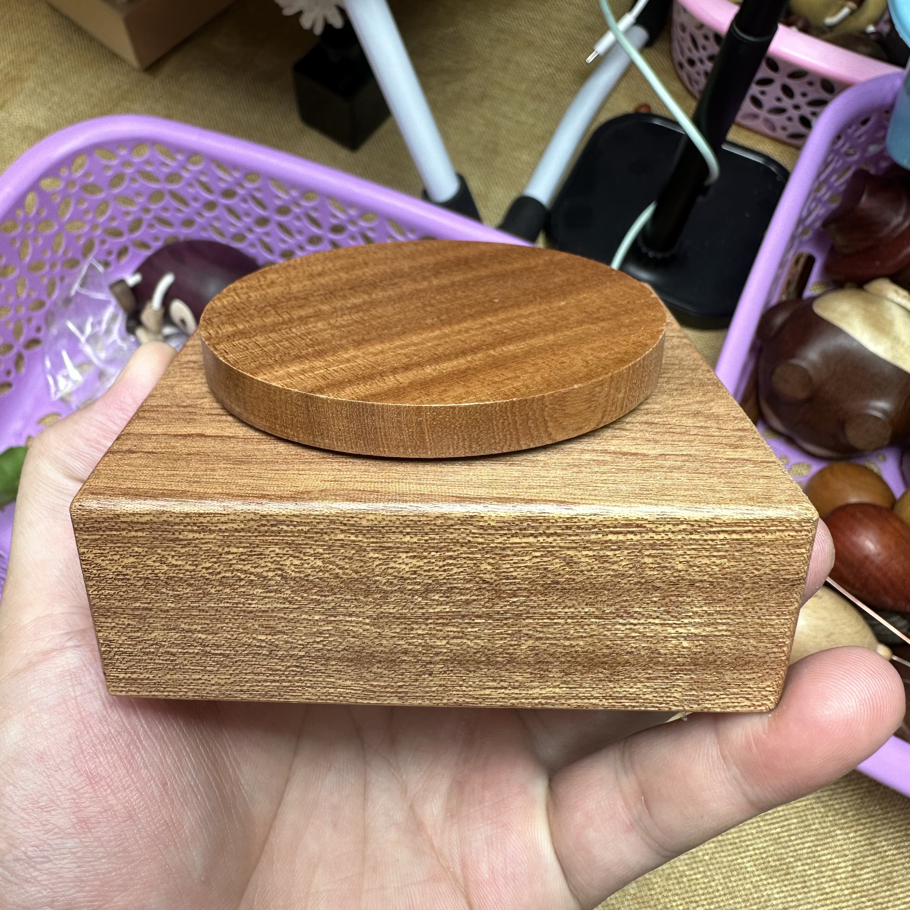 实木底座旋转音乐盒摆件