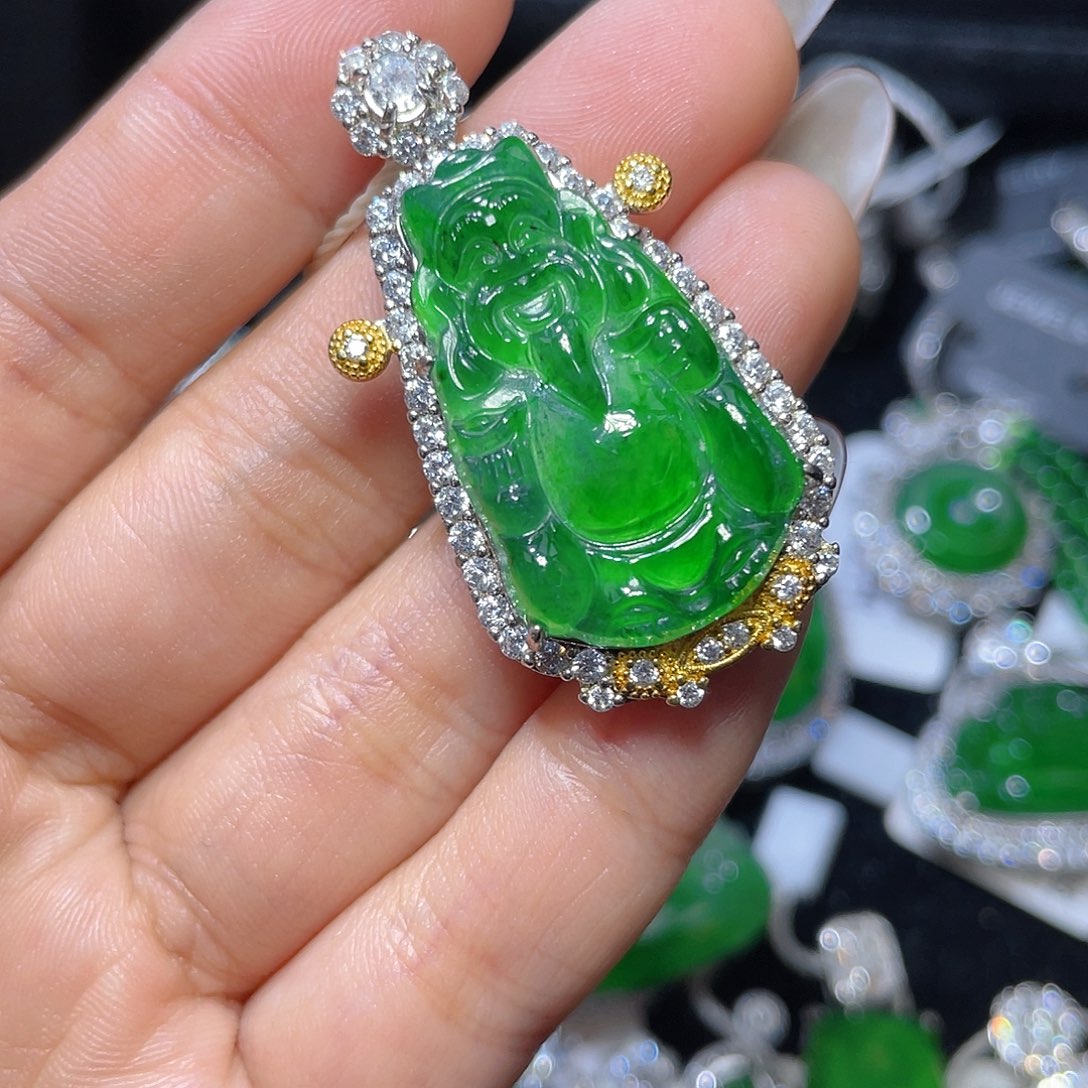 翡翠颈饰银S925镶嵌翡翠