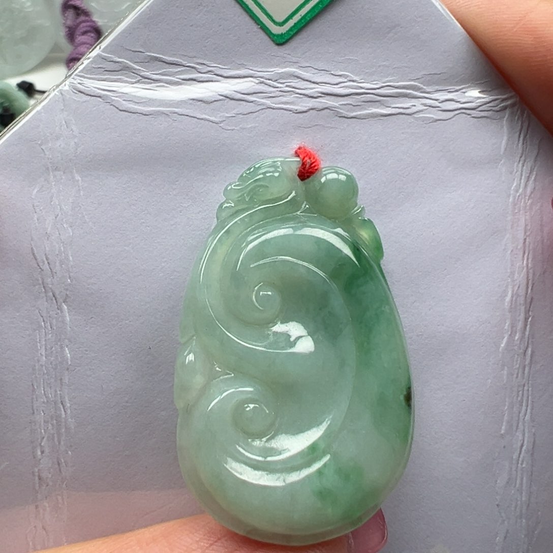 翡翠颈饰未镶嵌如意