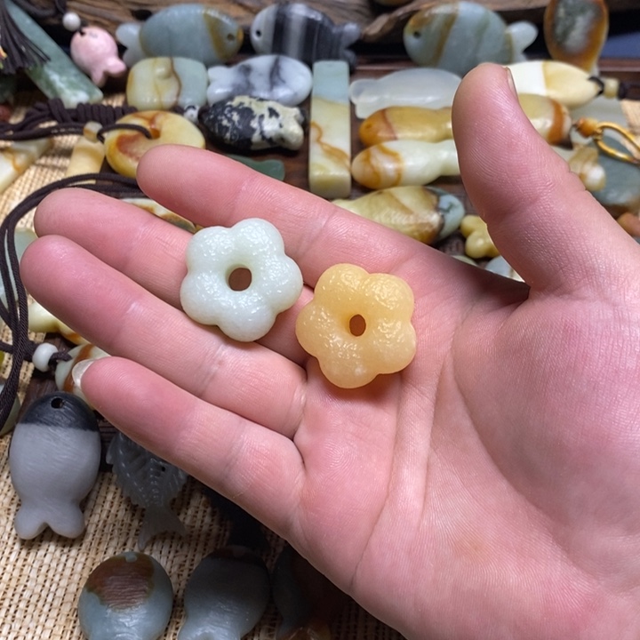 本***梯蛇纹石玉未镶嵌颈饰