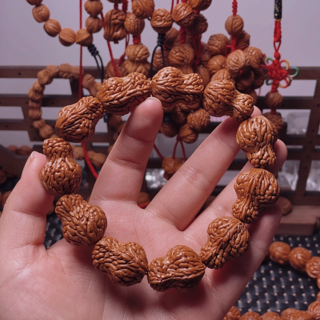 木质类龙纹桃枭手串