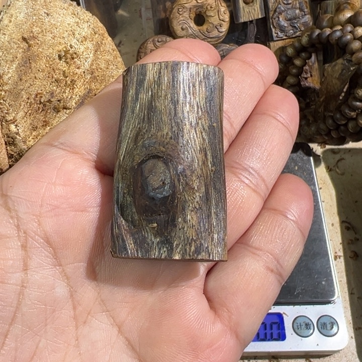 沉香吊坠绿棋楠沉香吊坠11.2克