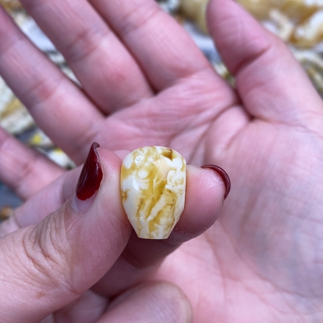 琥珀裸石未镶嵌虎皮纹三通12.6