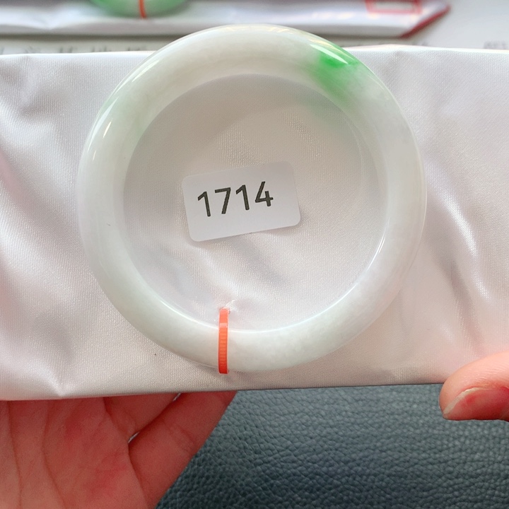 翡翠手镯未镶嵌天然翡翠手镯