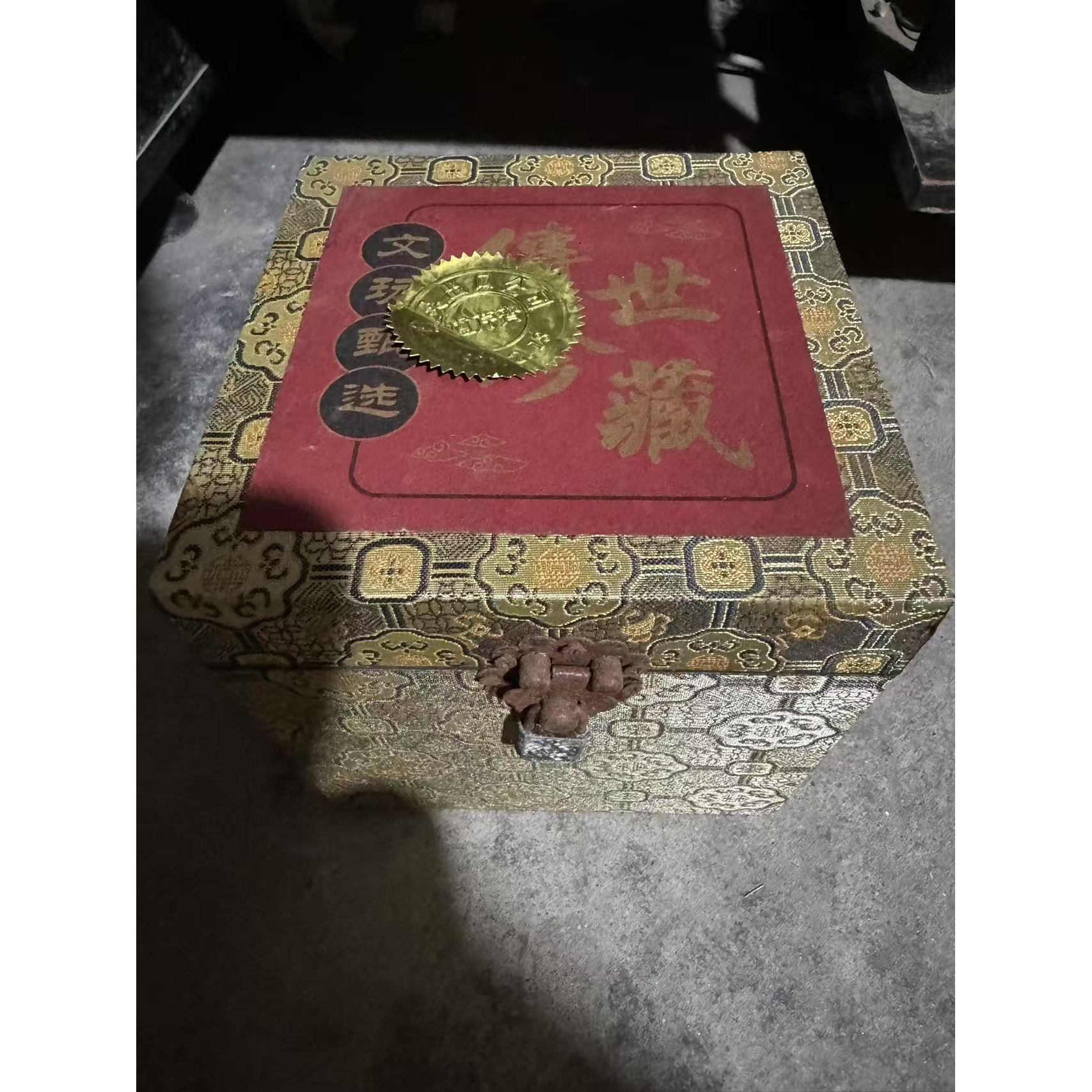 精品摆件好漂亮黄盒方印