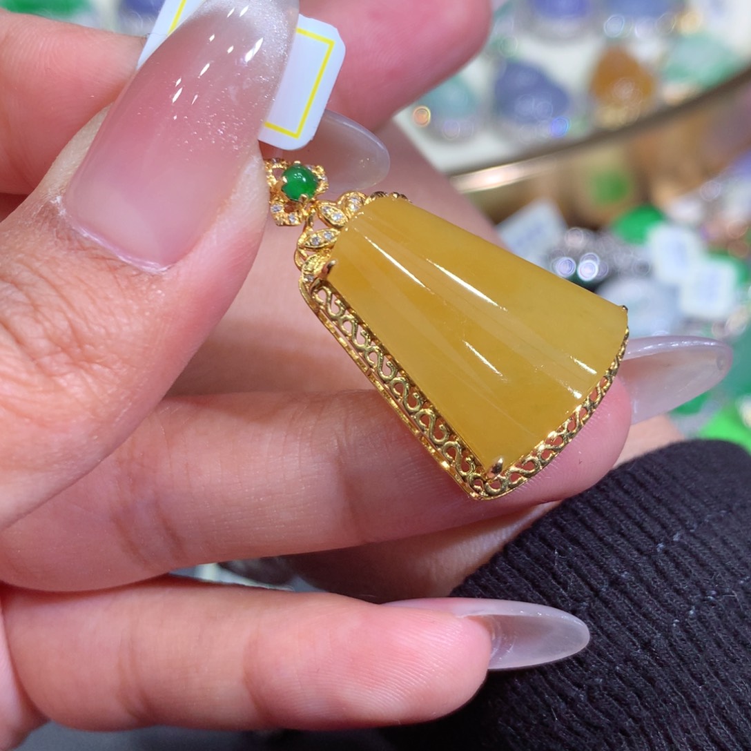 翡翠吊坠(赠链)18K金镶嵌