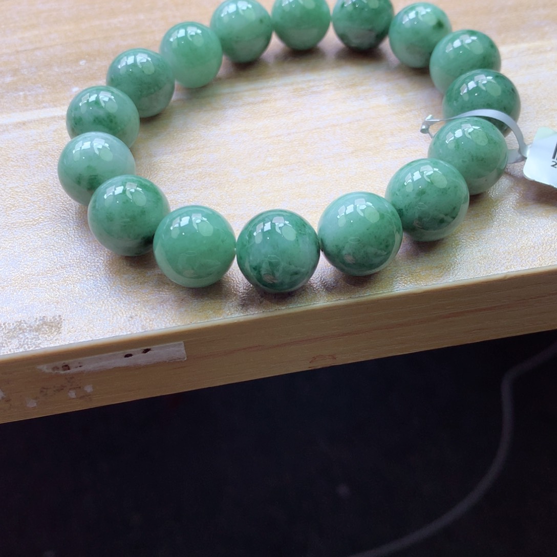 翡翠颈饰未镶嵌吊坠