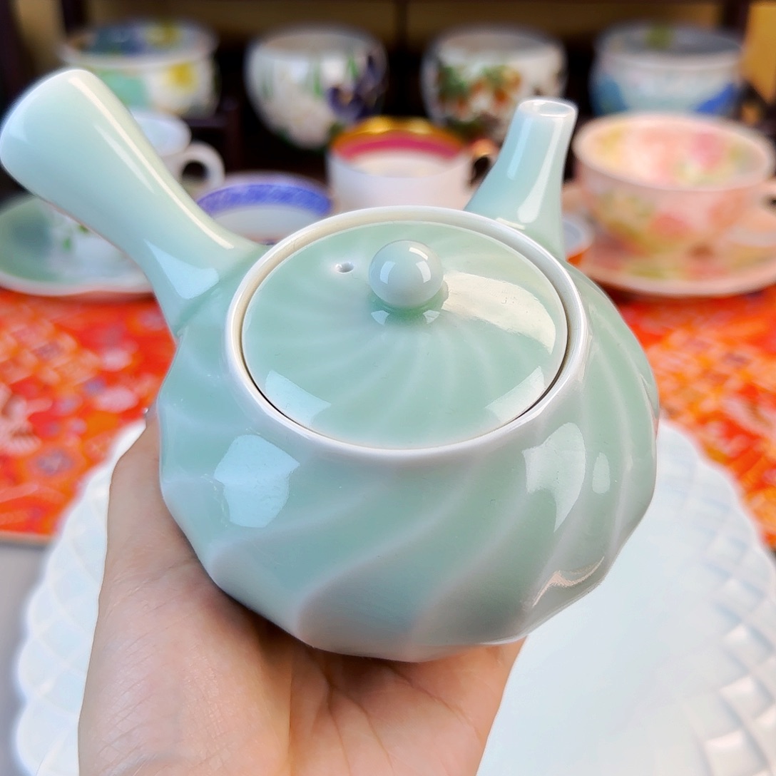 他家茶具瓷器真美！