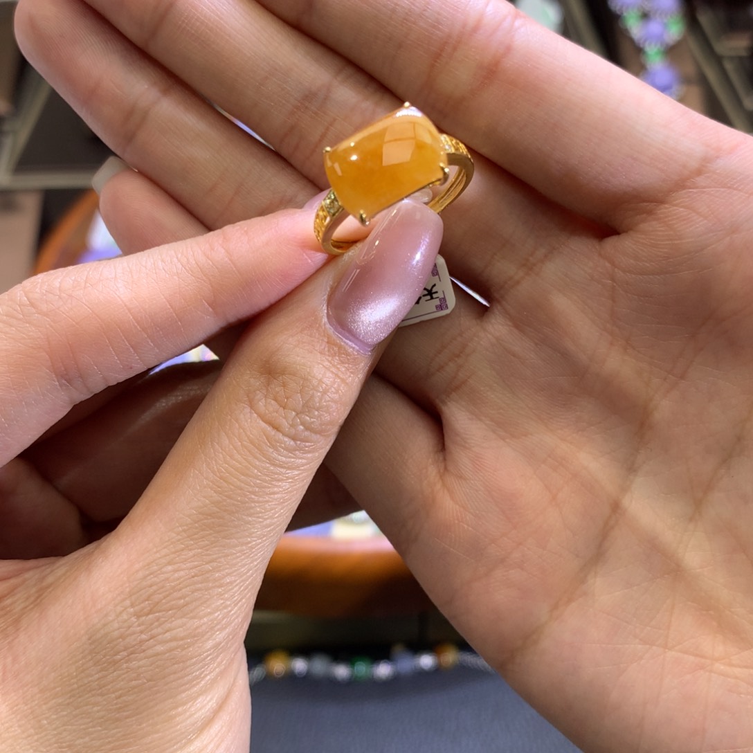 翡翠颈饰18K金镶嵌翡翠吊坠