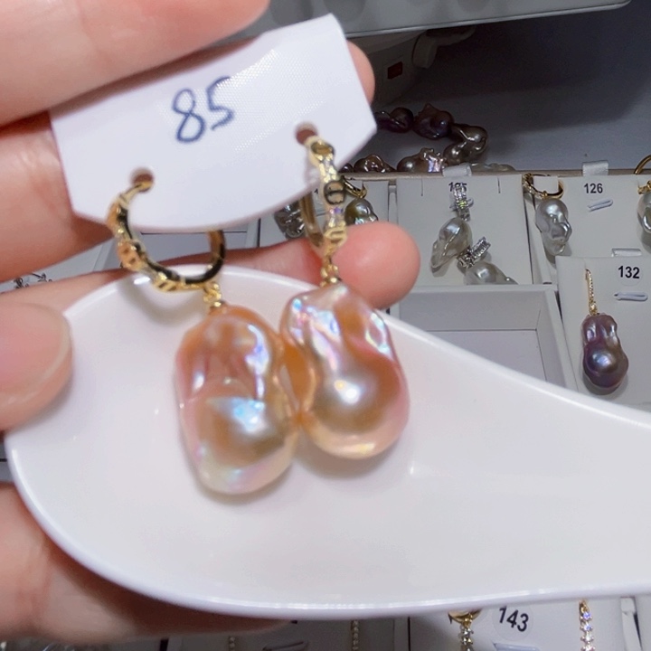 淡水珍珠耳饰银S925镶嵌小**?