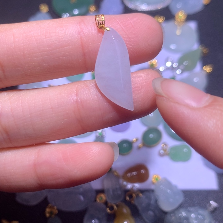 翡翠18K金镶嵌颈饰翡翠