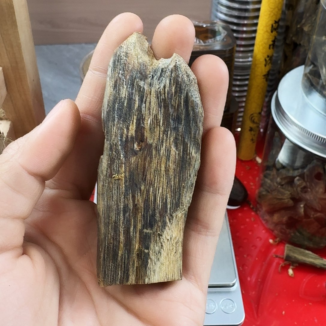 香料绿奇楠虫漏白棋16克