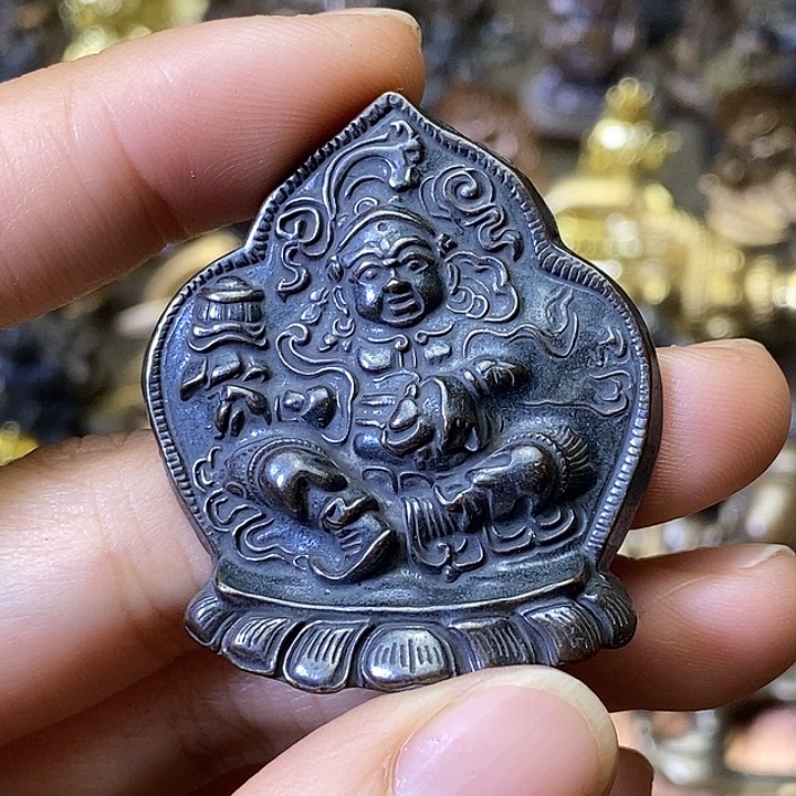 青铜背面有印子福利福利福利的