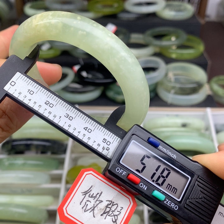 蛇纹石玉未镶嵌手镯591