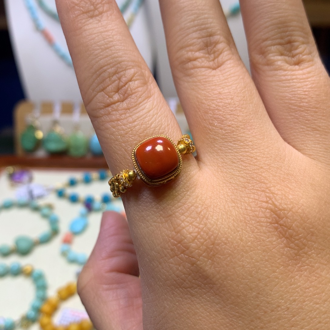 南红玛瑙18K金镶嵌戒指