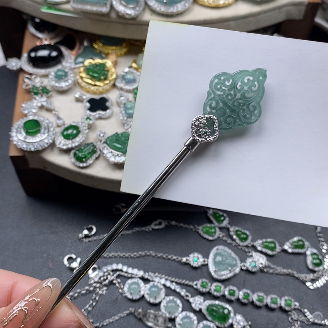 翡翠颈饰未镶嵌翡翠