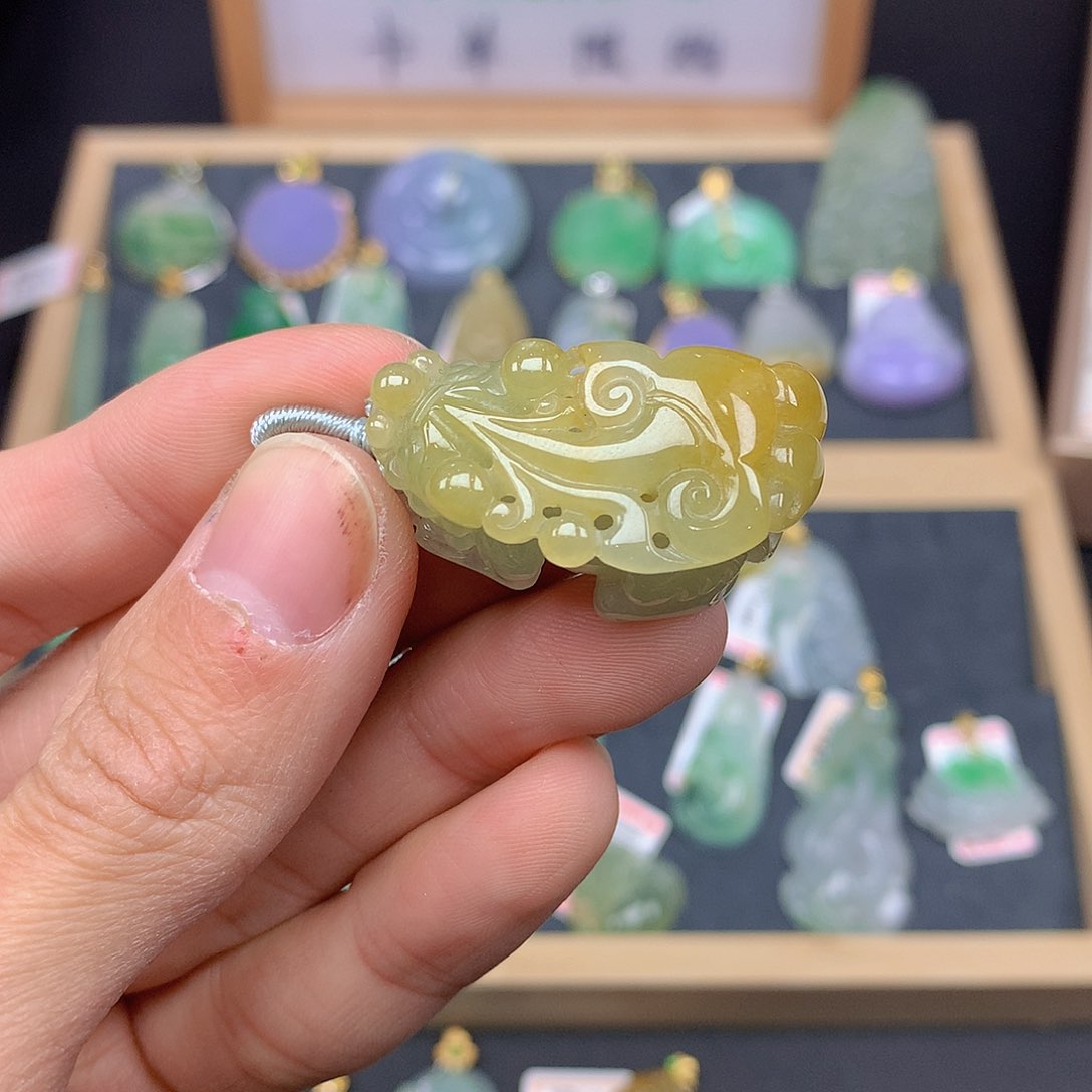 翡翠颈饰未镶嵌翡翠