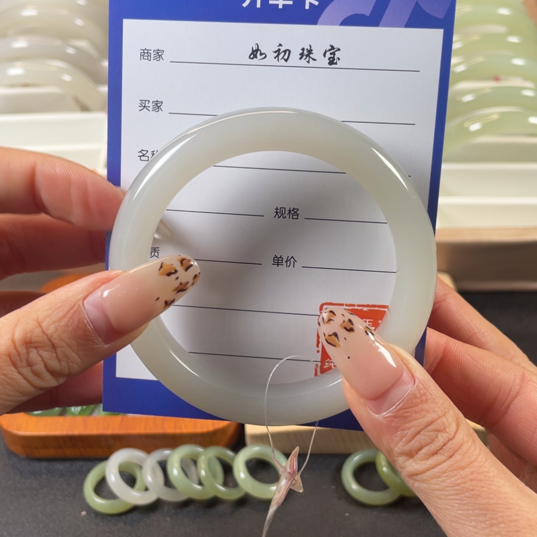 未镶嵌手镯和田玉甜*?