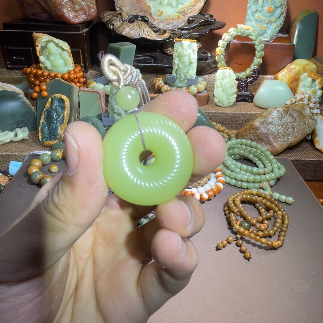 透闪石质玉平安扣 螺纹未镶嵌