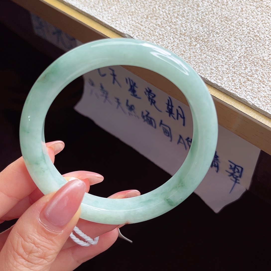 翡翠未镶嵌手镯手镯