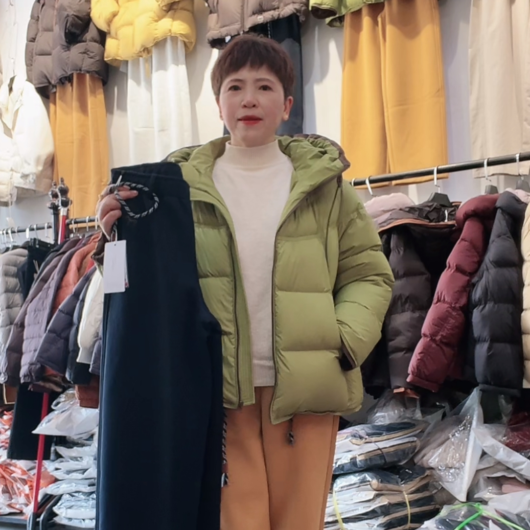 冬季新款短款女连帽加厚保暖拼色休闲羽绒