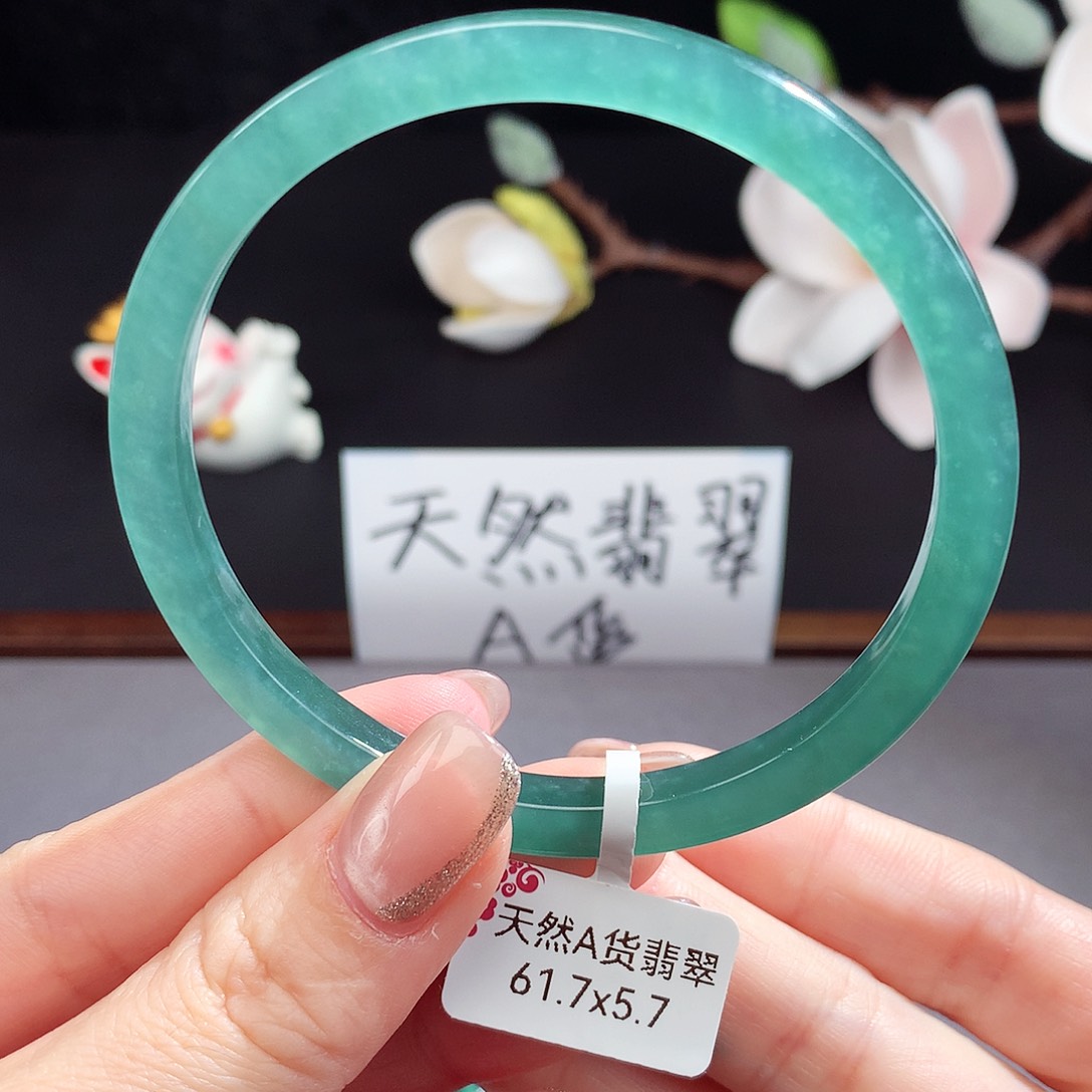 翡翠手镯（圆镯）未镶嵌