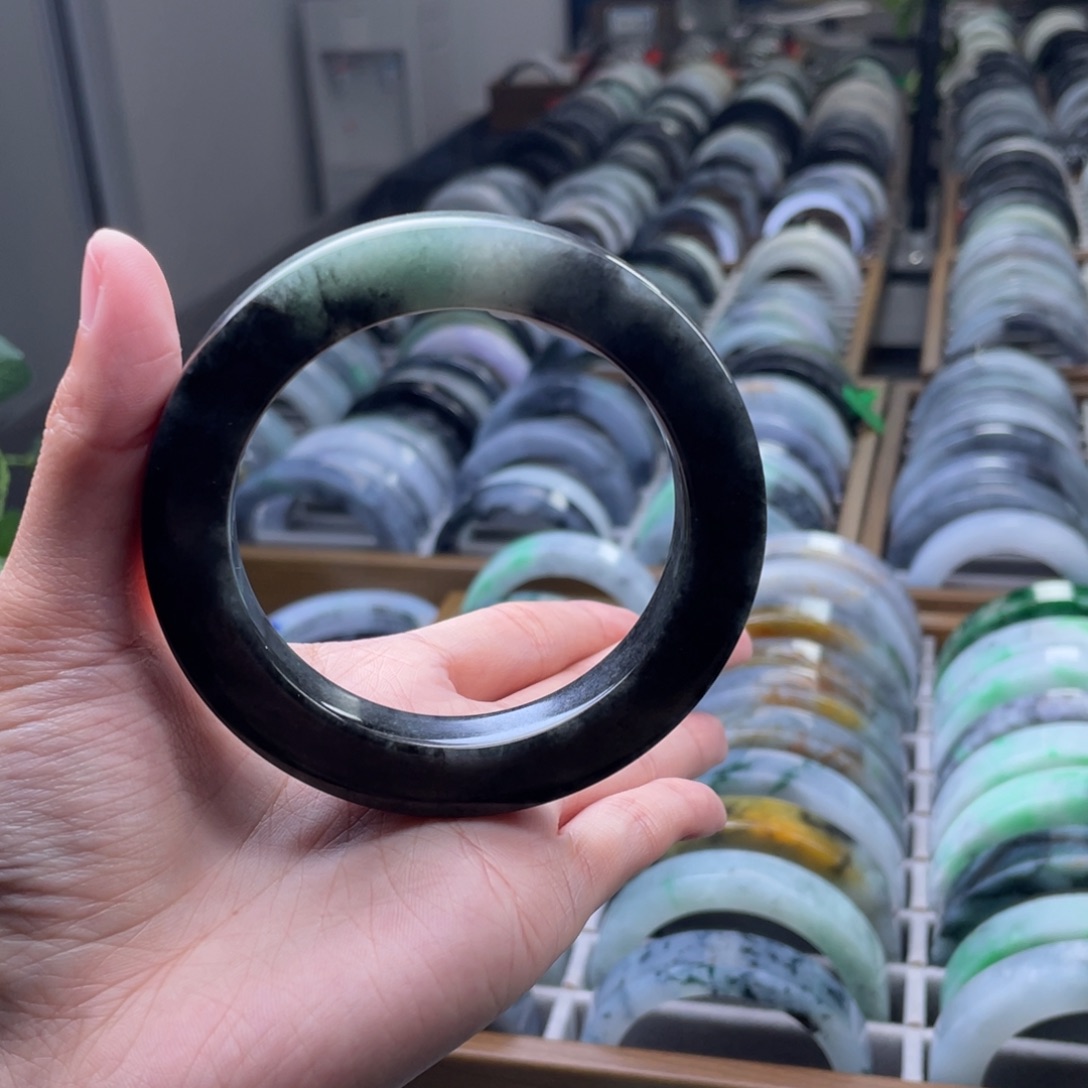 定制翡翠未镶嵌翡翠手镯