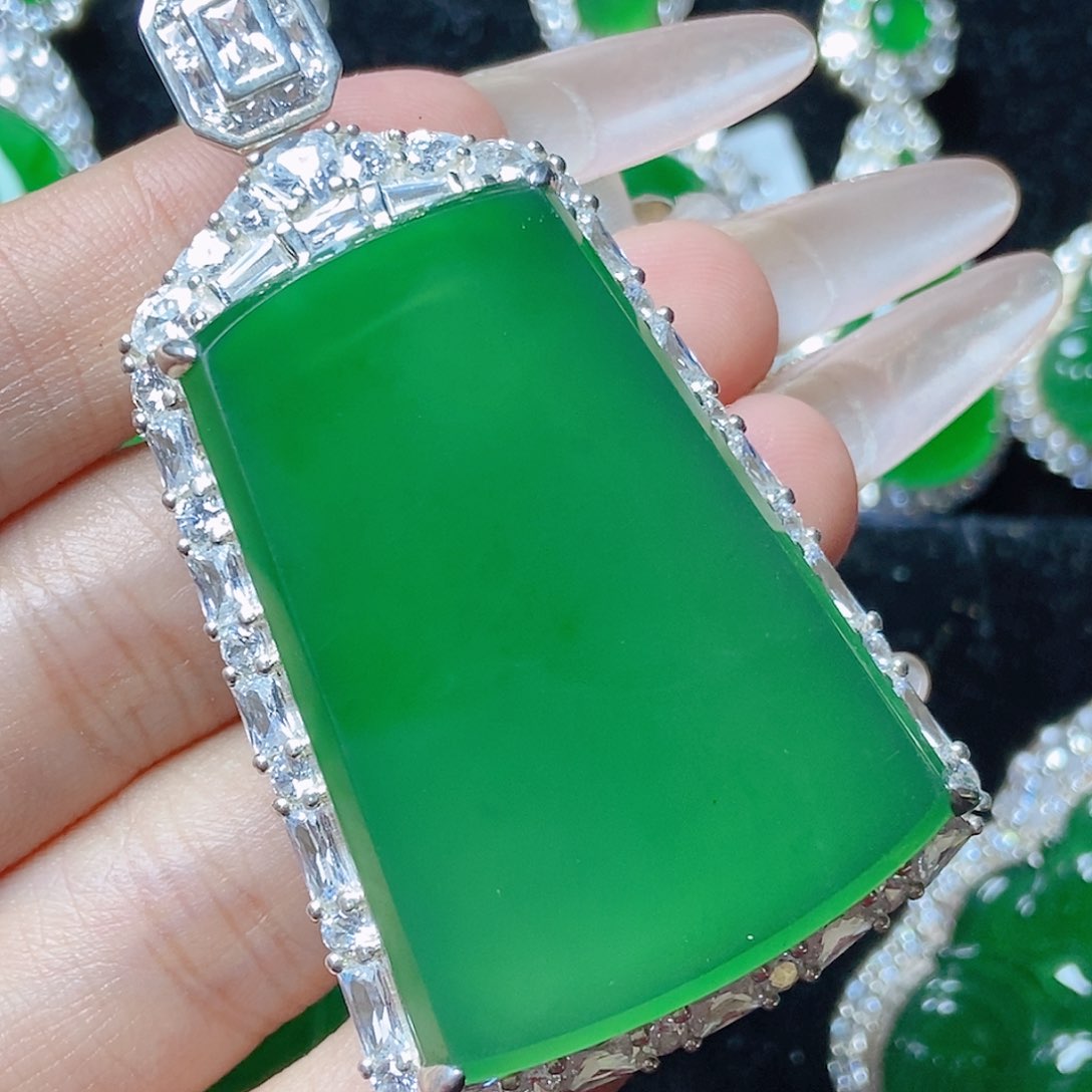 颈饰银S925镶嵌翡翠          