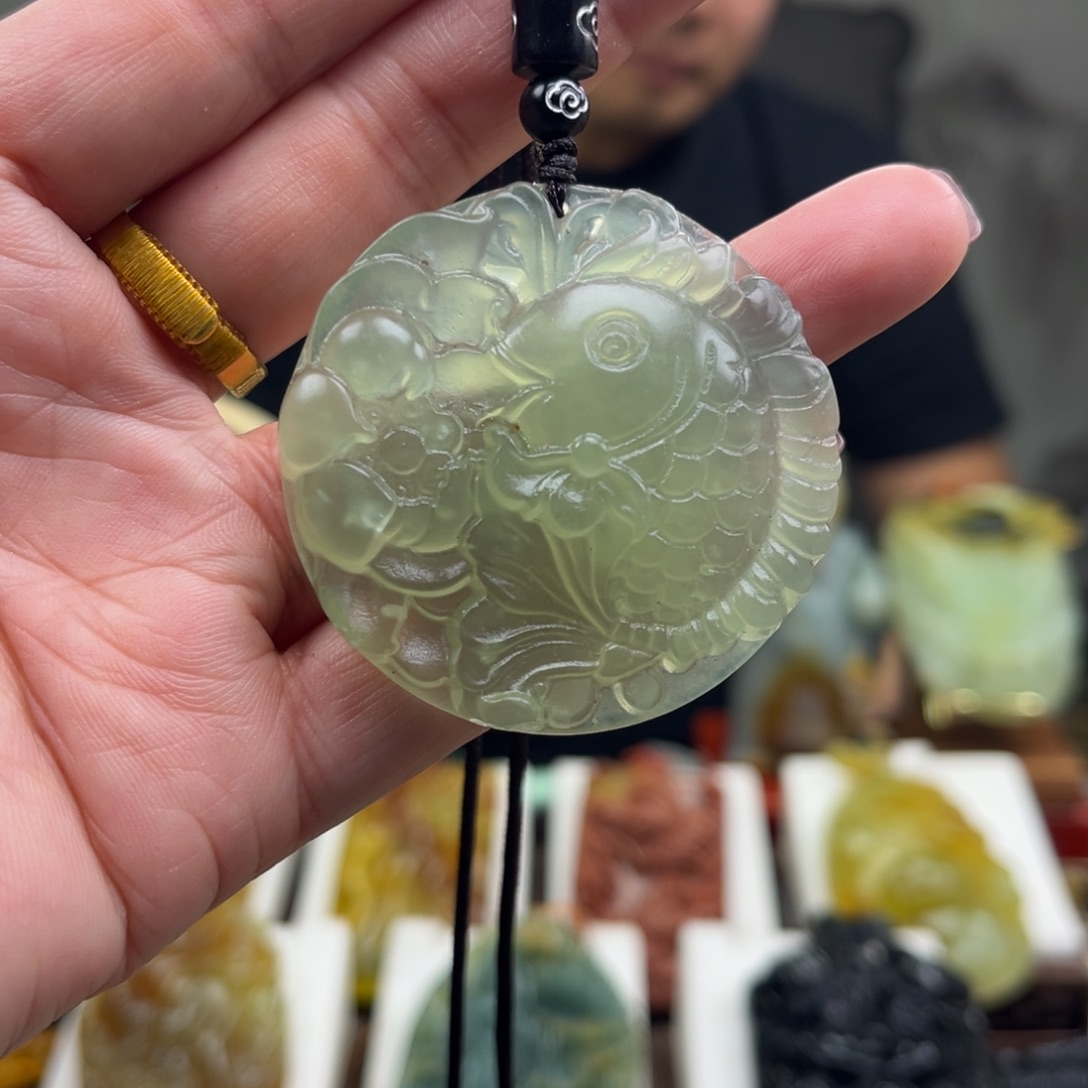 岫玉未镶嵌颈饰挂件