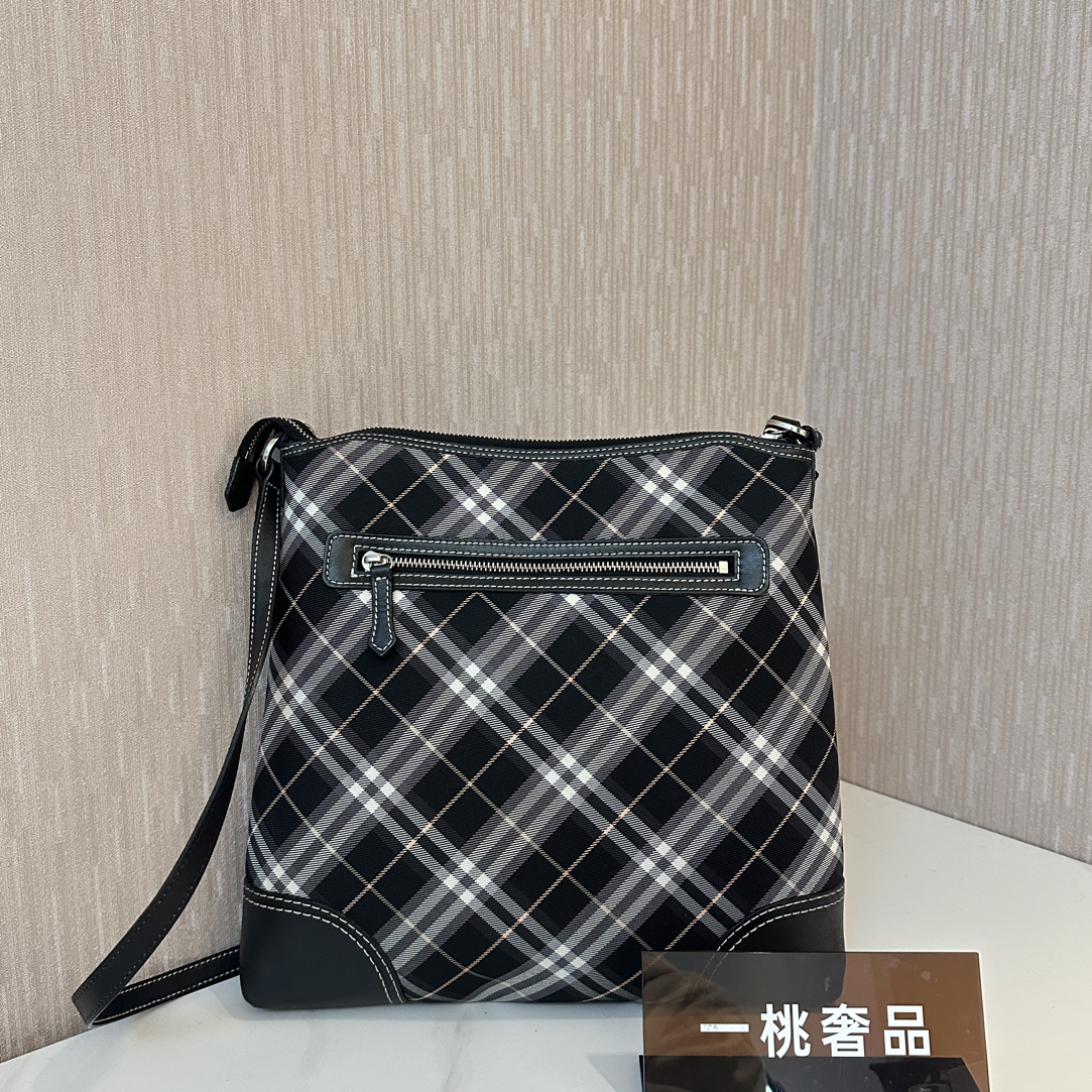 95新 BURBERRY/博柏利 一桃/巴宝莉 帆布格纹单肩斜挎包