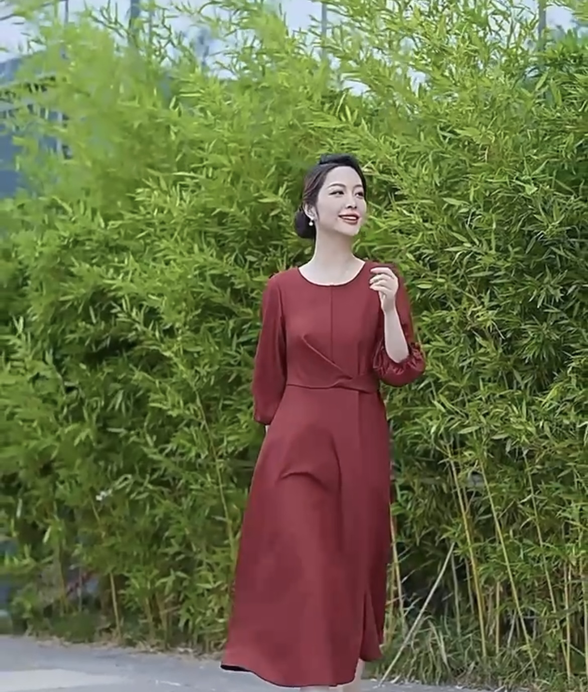 时尚新款重工艺拼接圆领灯笼袖连衣裙遮肉显瘦